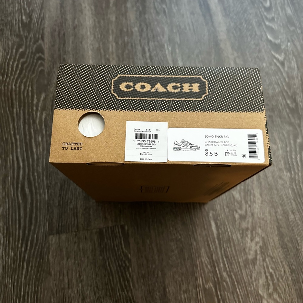 Soho Sneaker In Signature Canvas - Picture 5 of 9